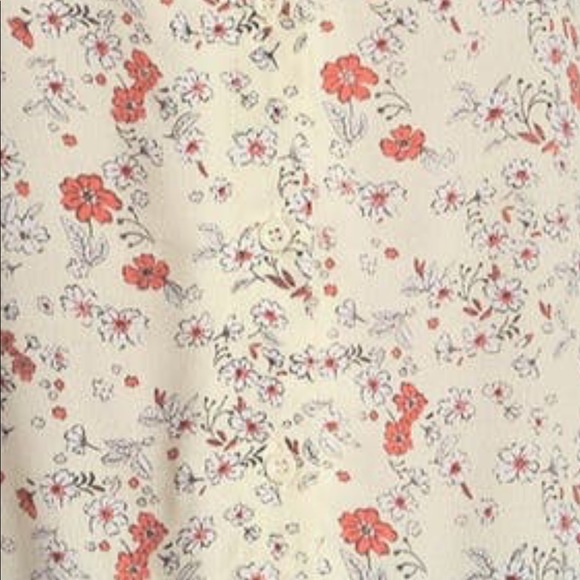 short sleeve blouse, puffed sleeves, floral ditzy print, lightweight very pretty - Picture 4 of 14